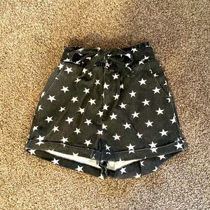 Le Lis Shorts